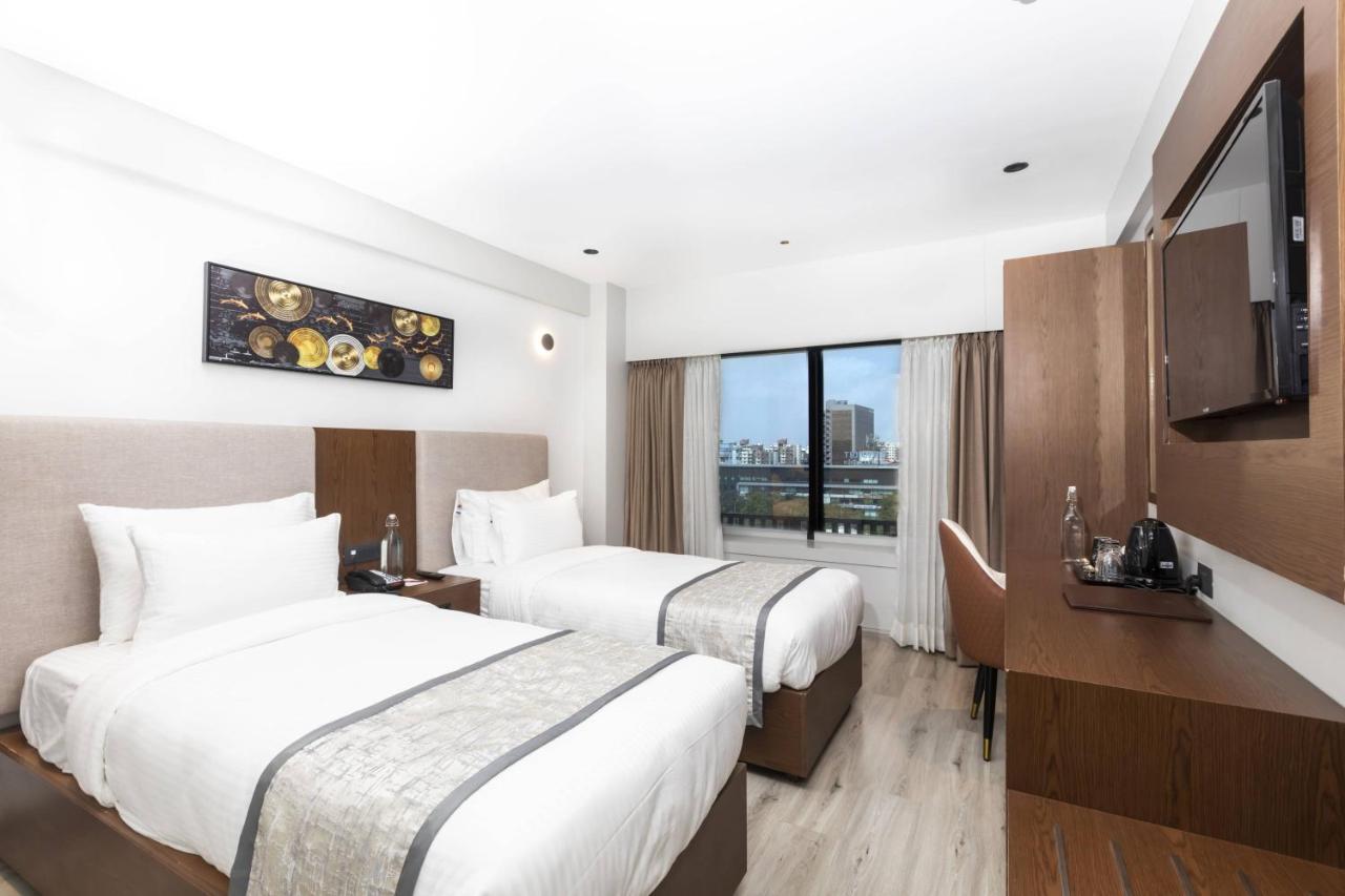 Ramee International Surat Exterior foto