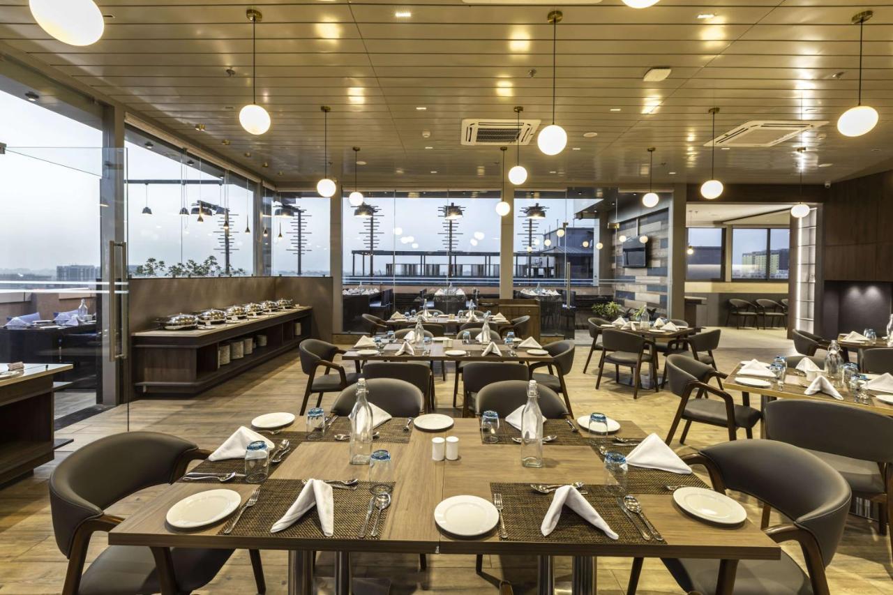 Ramee International Surat Exterior foto