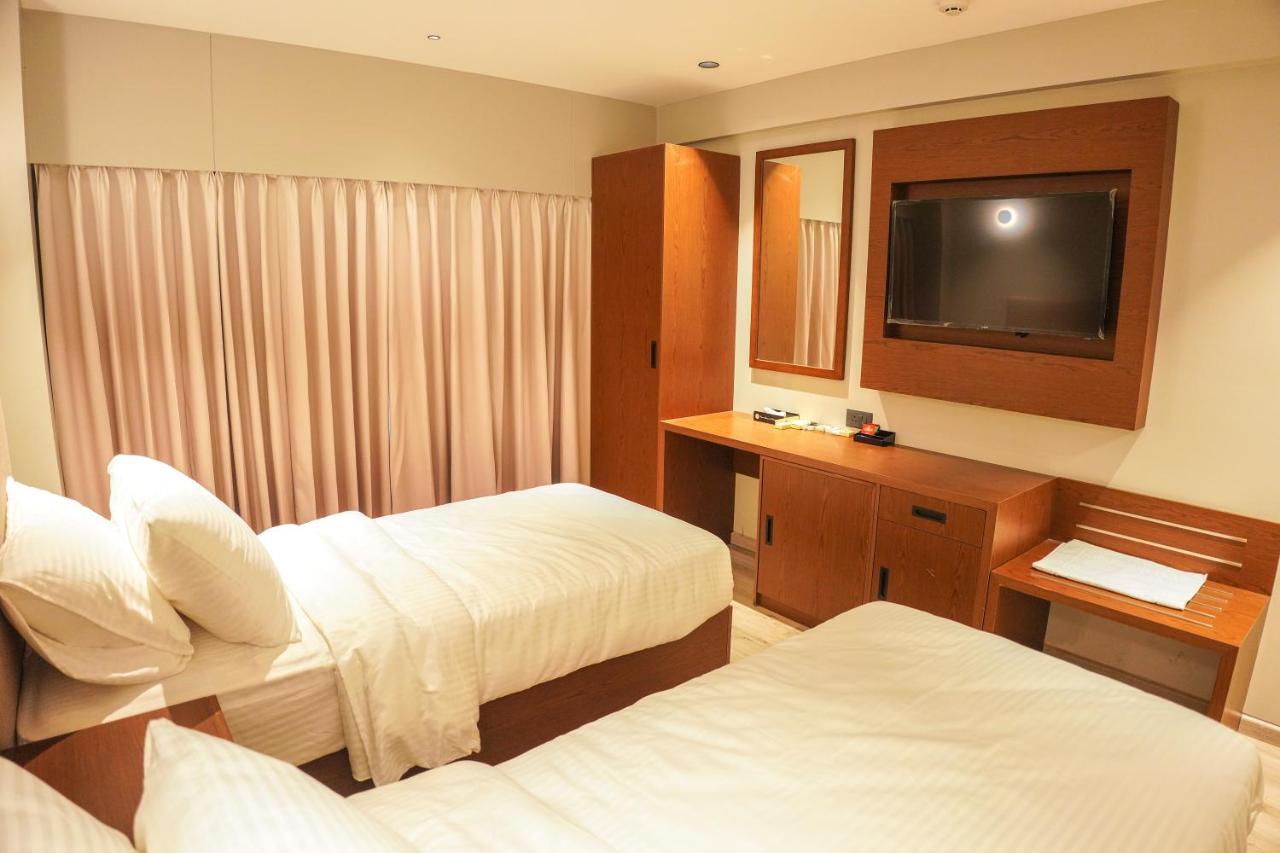 Ramee International Surat Exterior foto