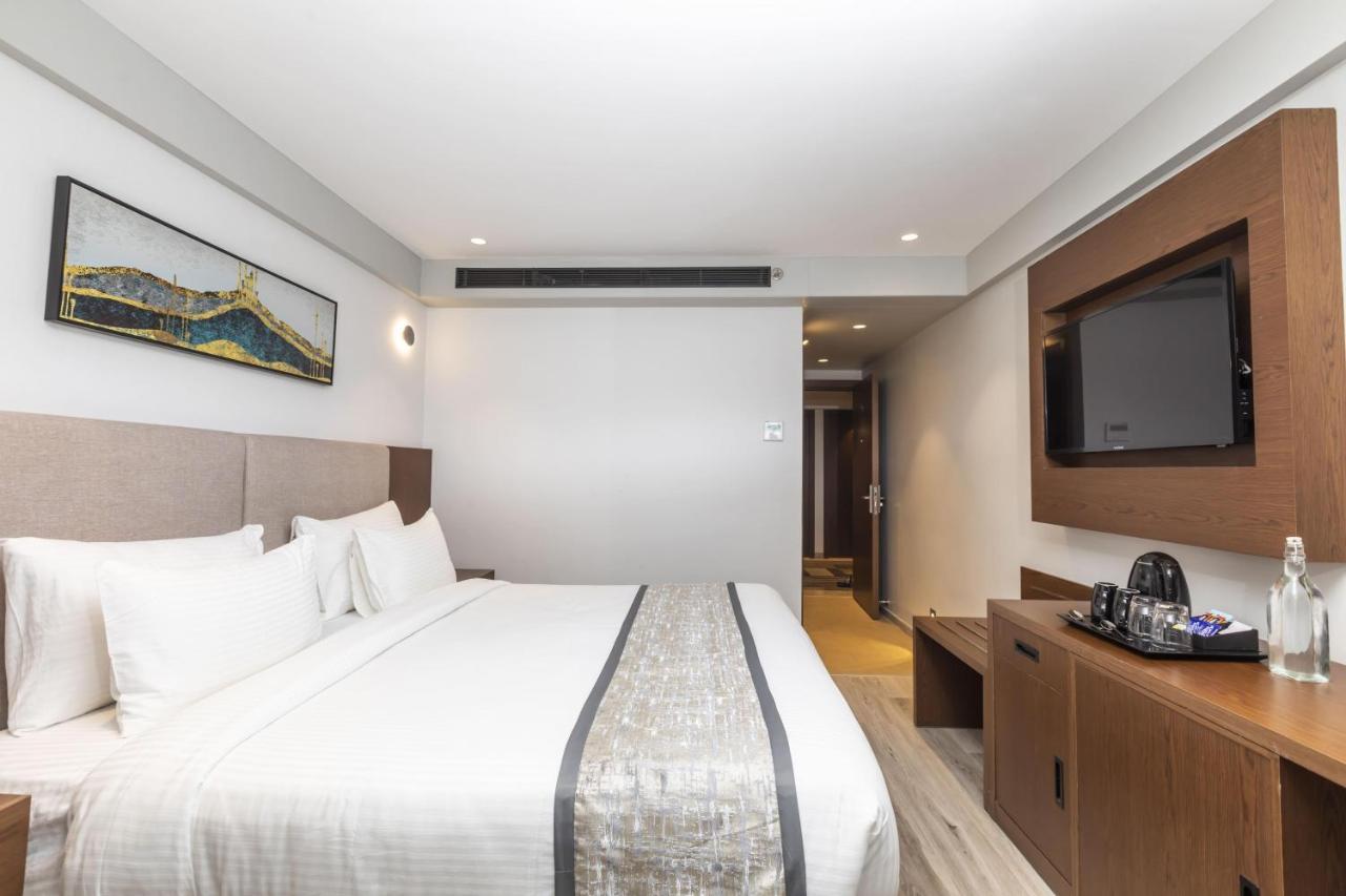 Ramee International Surat Exterior foto