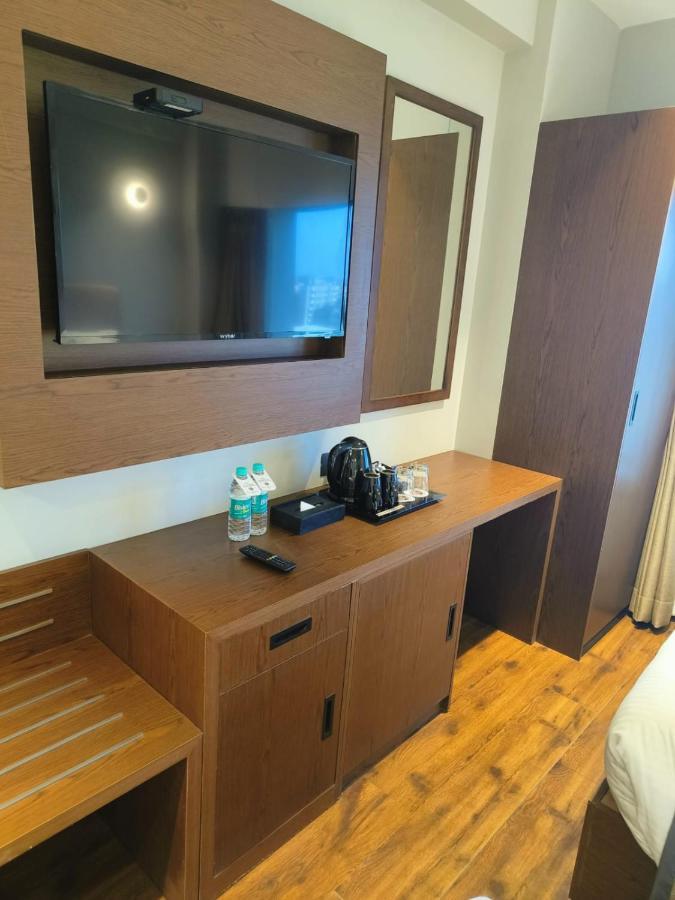 Ramee International Surat Exterior foto