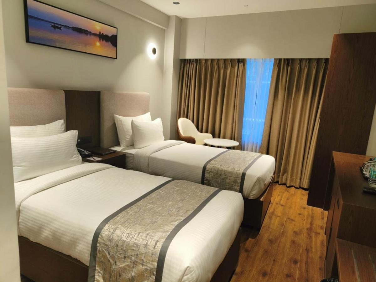 Ramee International Surat Exterior foto
