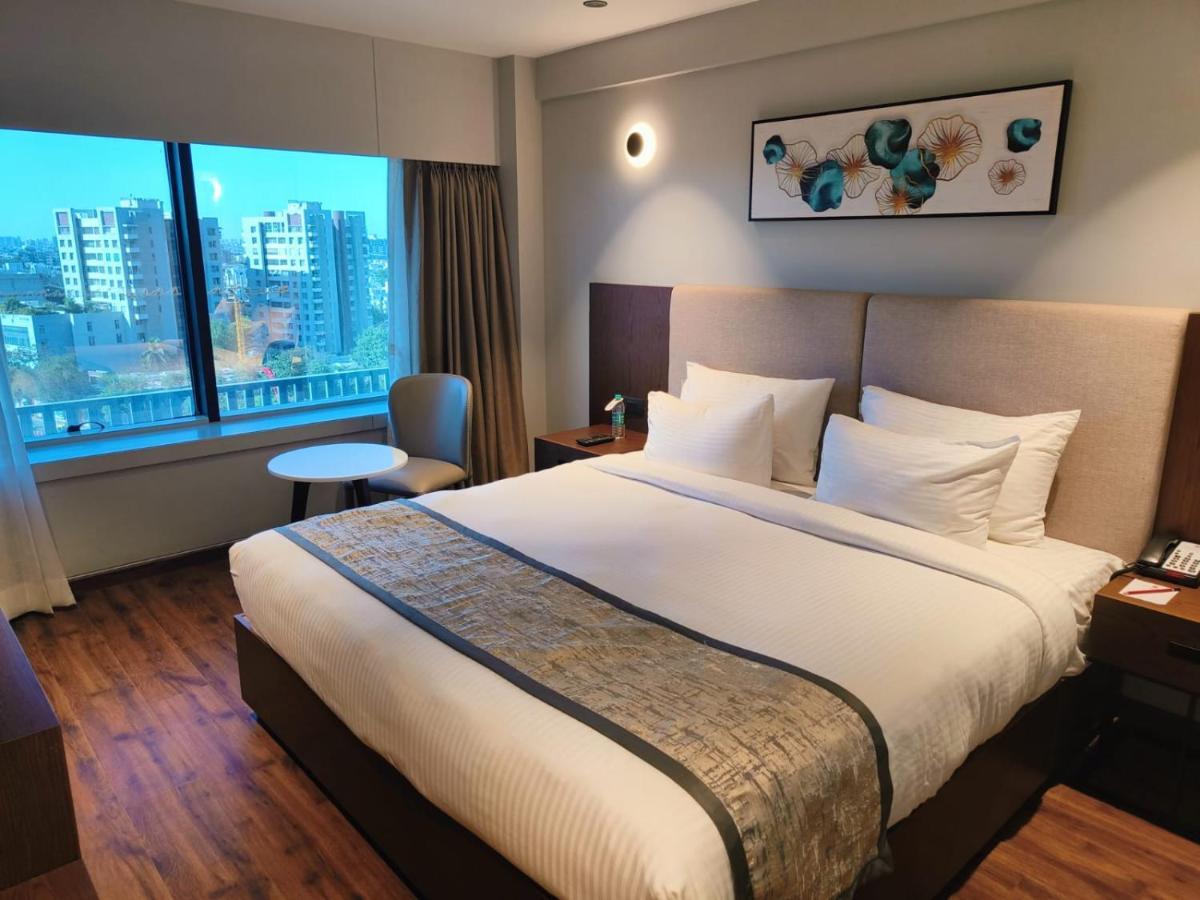 Ramee International Surat Exterior foto